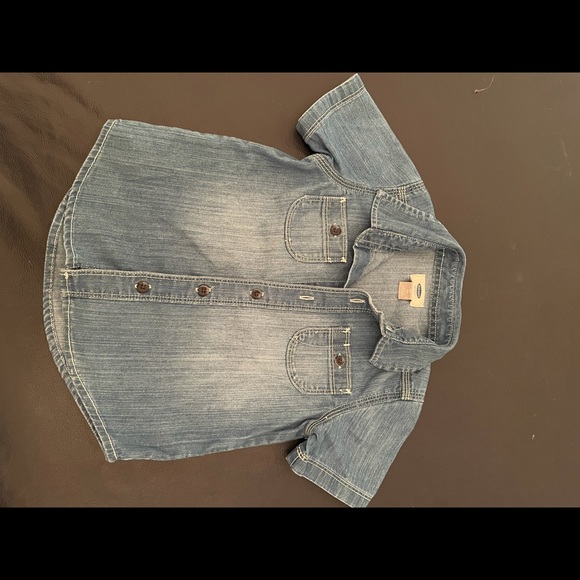 🎉 3 for $30🎉 Old Navy 2 ss button shirts, 3T, one denim (OLCC) - Picture 8 of 8
